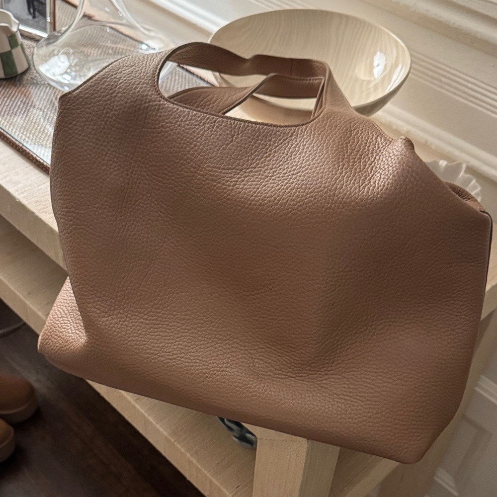 Cuyana Classic Brown Leather Tote